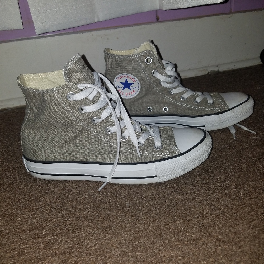 Grey converse